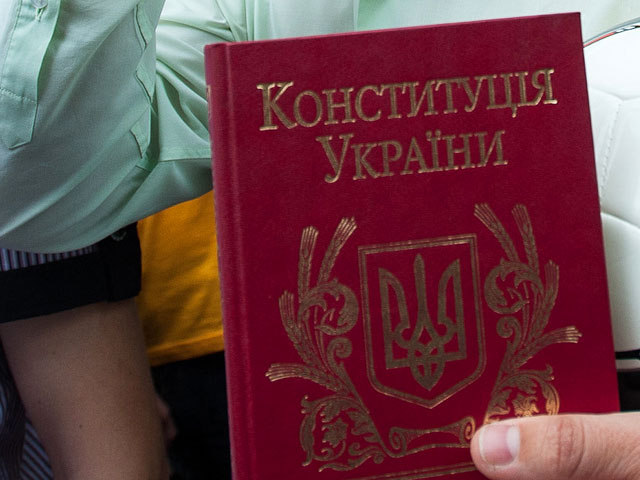 Кремль назвал поправки в Конституцию Украины "имитацией выполнения Минских соглашений"
