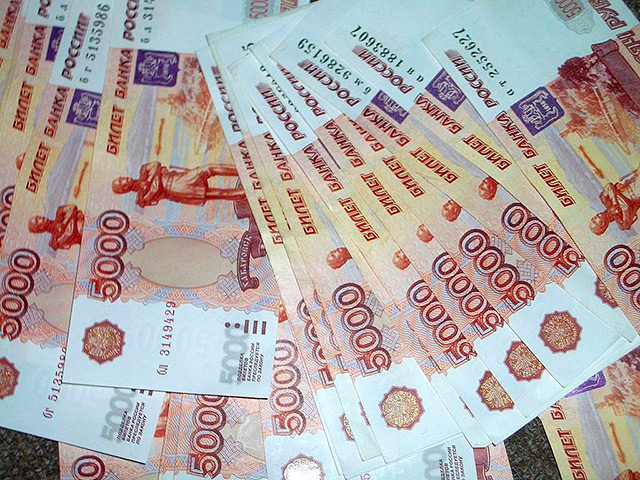 По данным следствия, дама переводила деньги "лже-ополченцу" по фамилии Бондаренко 14 раз, и отдала ему в общей сложности 400 тысяч рублей