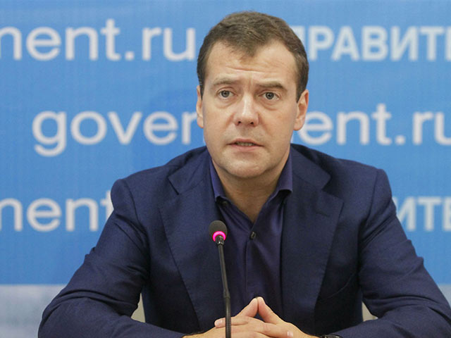 Медведев распорядился вести подсчет среднемесячного дохода граждан