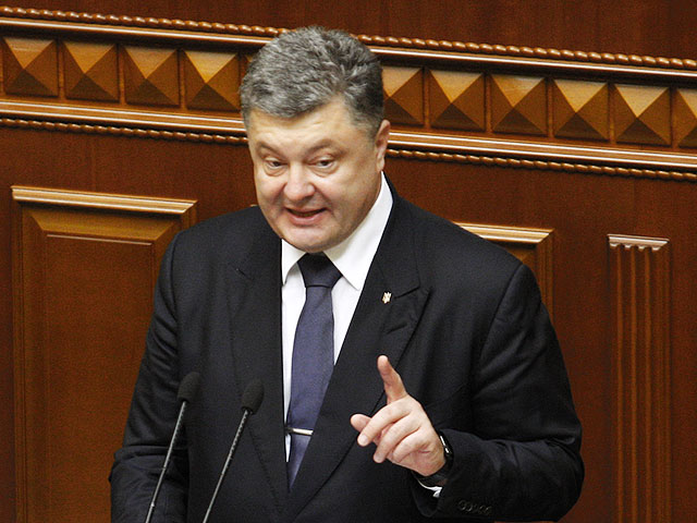 Президент Украины Петр Порошенко заявил, что принятый парламентом закон об особом порядке местного самоуправления в отдельных районах Донецкой и Луганской областей вступит в силу только после выполнения ряда условий