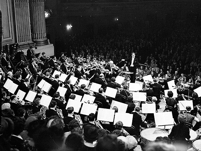 Один из самых известных британских симфонических оркестров - оркестр Халле из Манчестера - впервые исполнит концерт, где билеты будут оплачены после выступления