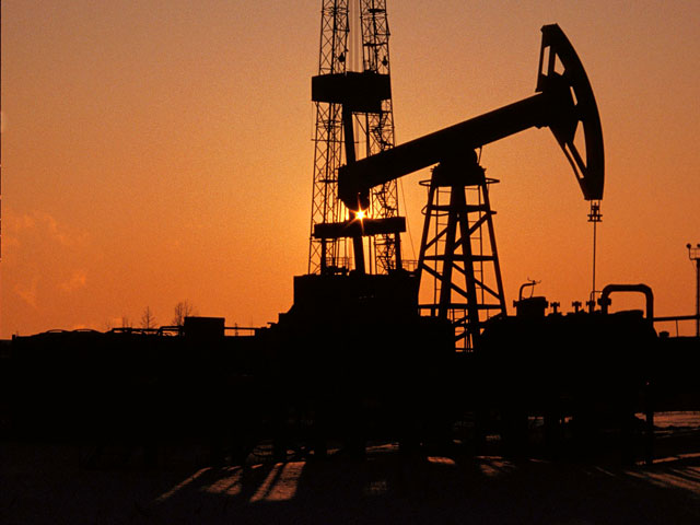 Мировые цены на нефть продолжают снижатся, о чем свидетельствуют данные торгов