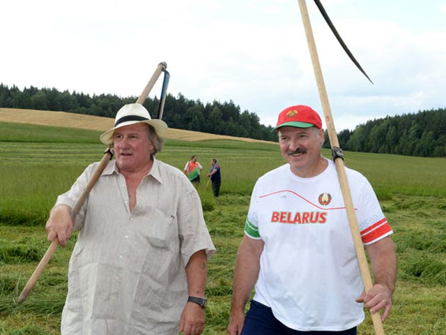 Александр Лукашенко и Жерар Депардье, 22 июля 2015 года