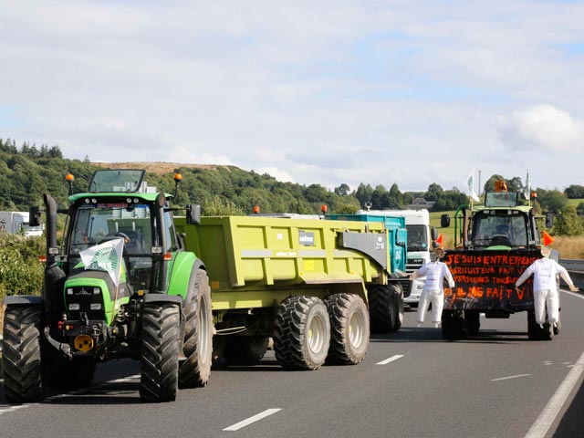 Французские фермеры продолжили протестные акции, требуя увеличить финансовую помощь от государства
