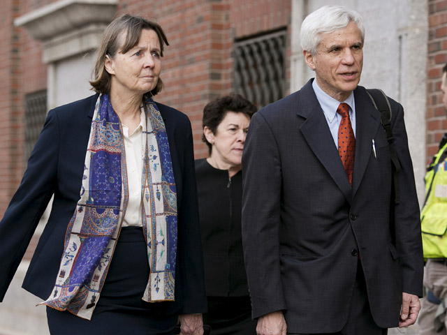 Адвокат Дэвид Брак (справа), входивший в команду защитников приговоренного к смертной казни "бостонского террориста" Джохара Царнаева, будет представлять в суде интересы Дилана Руфа