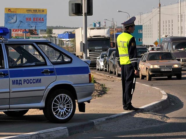 В Воронеже гаишник подрался с водителем из-за большого колеса
