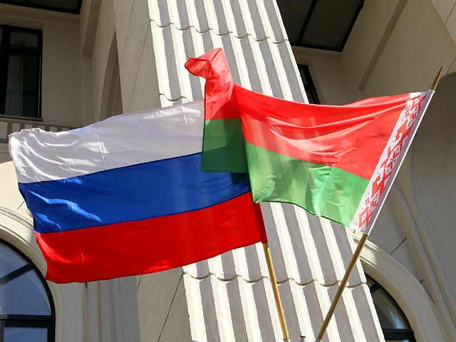 Министерство финансов Белоруссии объявило о выделении Россией кредита Минску в размере 760 миллионов долларов сроком на 10 лет