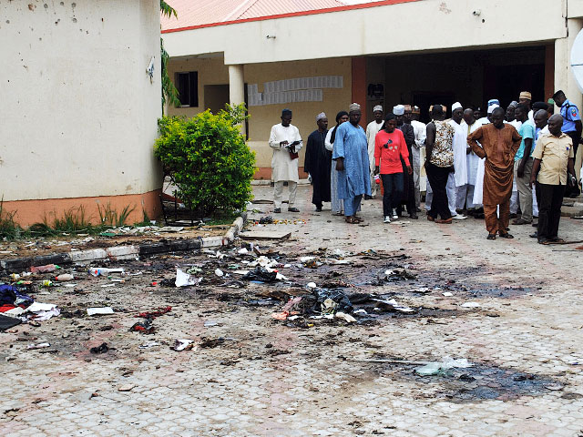 По крайней мере 29 человек были убиты во время нападения исламистов в северо-восточной части Нигерии. Боевики захватили деревню Дилл и ее окрестности в южной части штата Борно после полуночи