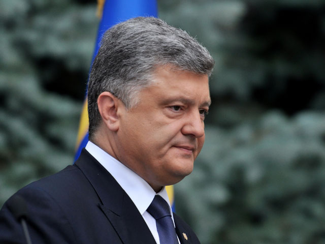 Президент Украины Петр Порошенко обратился к странам Запада и, прежде всего, к США и попросил поставить украинской армии 1240 противотанковых ракетных комплексов Javelin