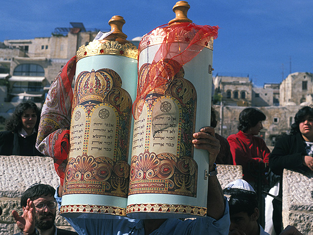 Тора - "лучший товар" для еврейского народа, считает главный раввин России