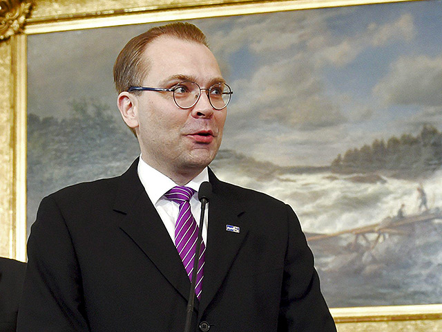 Министр обороны Финляндии Юсси Ниинисте заявил журналистам, что Финляндия готовится к возможной оккупации Аландских островов "зелеными человечками"