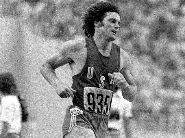 Олимпийский факел, который в ходе эстафеты перед Играми 1984 года в Лос-Анджелесе нес знаменитый американский десятиборец Брюс Дженнер, продан на аукционе в Чикаго почти за 24 тысячи долларов