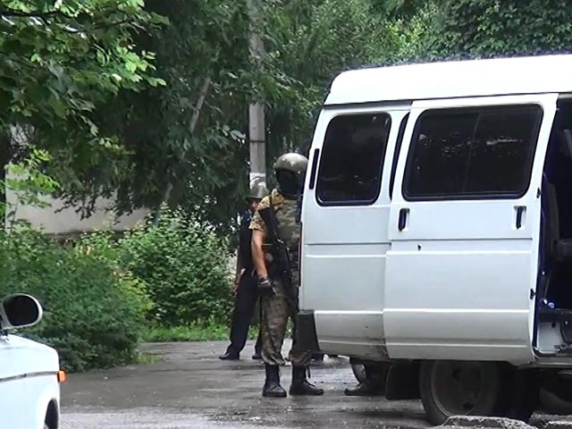 В Нальчике сотрудники правоохранительных органов вступили в перестрелку с боевиками, которые оказали им вооруженное сопротивление