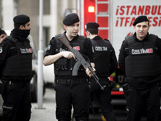 Турецкая полиция начала в стамбульском районе Газиосманпаша операцию по задержанию членов экстремистских организаций