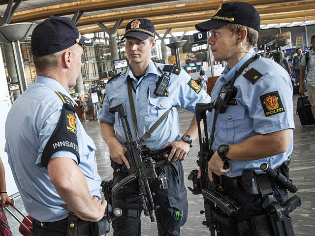 Второй похожий на бомбу предмет был обнаружен в среду, 4 августа, в норвежской столице на платформе ближайшей к Университету Осло станции метро "Блиндерн"
