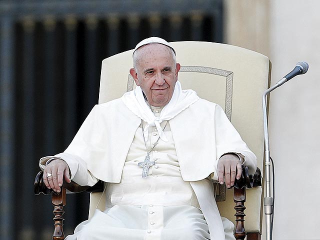 Папа Римский Франциск накануне вновь выразил глубокое огорчение в связи с "всеобщим молчанием" на тему гонений на христиан - "жертв фанатизма и нетерпимости"