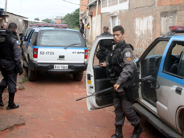 Полиция Бразилии расследует дерзкое убийство журналиста, совершенное в четверг прямо в студии радиостанции