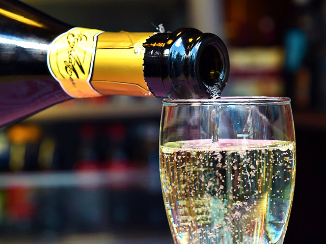 В четверг в Росалкогольрегулировании состоялось совещание, посвященное установке минимальных оптовых и розничных цен на вино и шампанское