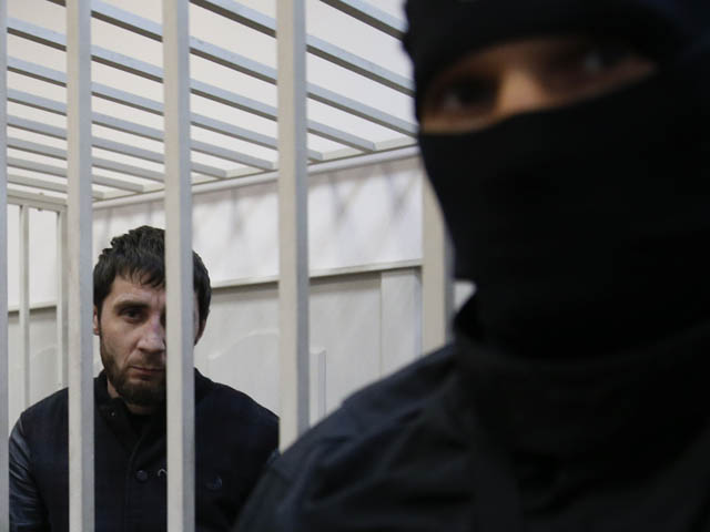 Убийца политика Бориса Немцова мог использовать не один, а два пистолета, сообщает "Коммерсант" со ссылкой на результаты комплексной медицинской экспертизы, проведенной в рамках расследования