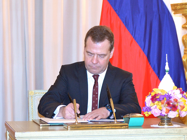 Премьер Дмитрий Медведев утвердил Положение о Правительственной комиссии по импортозамещению и ее состав. Основной целью комиссии будет реализация закона N249 от 13 июля 2015 года