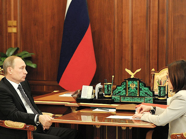 Президент РФ Владимир Путин встретился с главой Центробанка Эльвирой Набиуллиной. Во время встречи глава государства заявил, что ЦБ "настойчиво идет" по пути укрепления национальной валюты