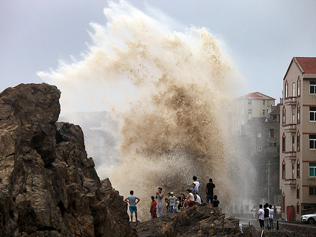 Тайфун "Соуделор", бушевавший несколько дней назад на Тайвани, перекинулся на восточные провинции Китая