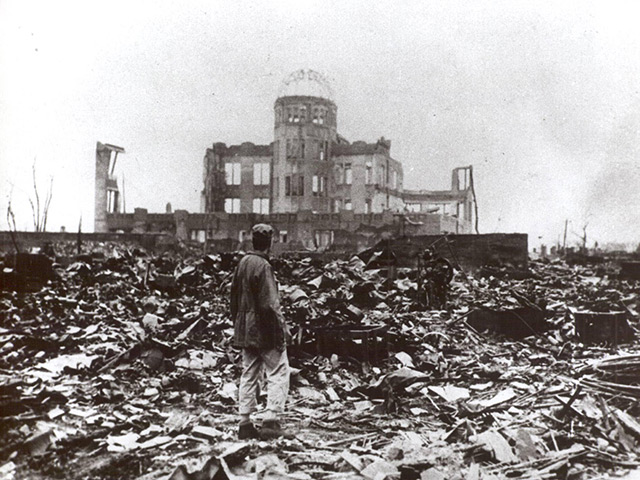 Четверо иезуитов, находившихся в августе 1945 года в непосредственной близости от эпицентра ядерного взрыва в Хиросиме, не только не пострадали от ударной волны, но и не подверглись воздействию радиации