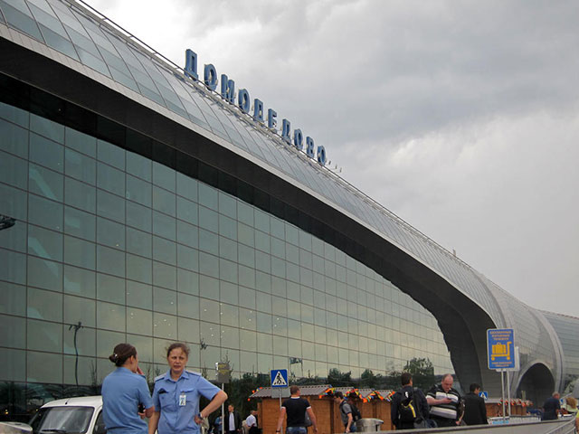 В аэропорту Домодедово пассажирка выбросила новорожденного ребенка в урну