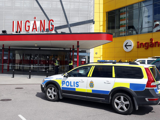 Шведские полицейские арестовали двух мужчин, причастных к убийству двух посетителей гипермаркета IKEA в Вестеросе