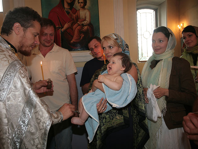 При крещении следует выбирать христианские имена, советует православный богослов
