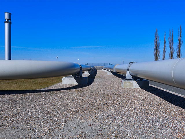 Россия и Еврокомиссия в августе могут провести переговоры по трансбалтийскому газопроводу Nord Stream-2, который, как предполагается, будет служить для поставки топлива на юг Европы в обход Украины