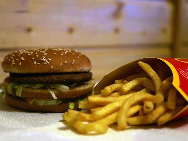 Французский McDonald's извинился за запрет подкармливать бургерами бездомных