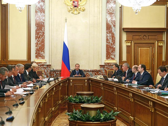 Премьер-министр Дмитрий Медведев раскритиковал работу региональных и местных властей, Рослесхоза, а также МЧС по предотвращению и ликвидации последствий природных пожаров