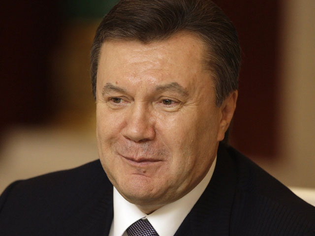 Генеральная прокуратура Украины начала расследование в отношении бывшего главы государства Витктора Януковича, которого правоохранительные органы подозревают в получении взятки в размере 26 миллионов гривен (78,2 млн рублей)