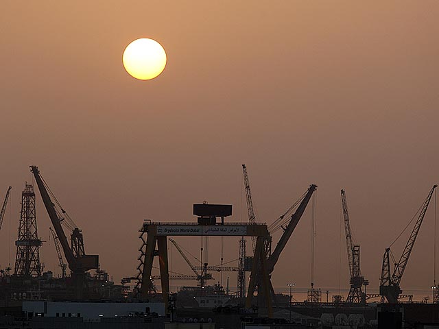 Бастовавшие из-за невыплаты денег за работу приморские моряки с панамского судна Onyx Mahshahr, которое стоит вблизи порта Дубай (Объединенные Арабские Эмираты), получили зарплату и возвращаются домой