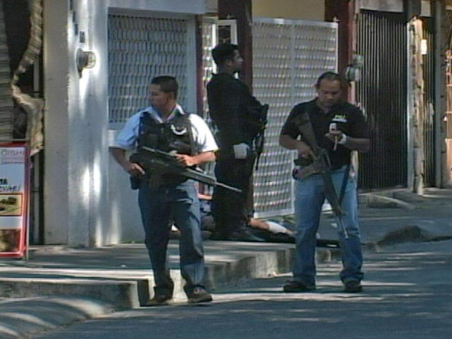 Полиция Мексики расследует вооруженное нападение на посетителей бара