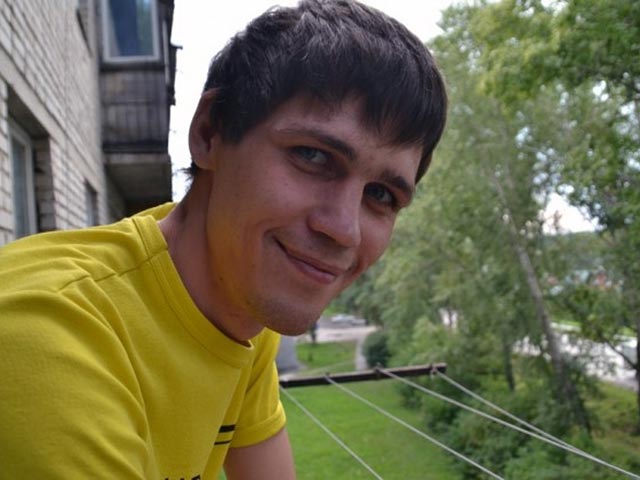 Байкер из города Бердска в Новосибирской области, едва не разбившийся насмерть в августе 2013 года и тогда обещавший жениться на девушке, спасшей ему жизнь, нашел свою спасительницу спустя два года после той страшной аварии