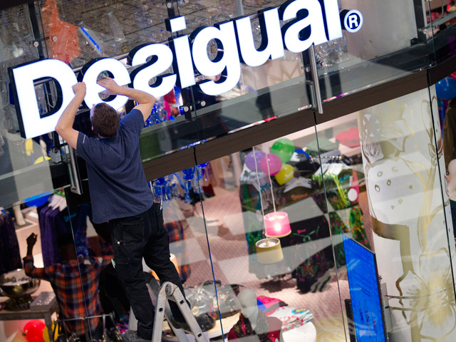 Испанская марка одежды Desigual стала очередным брендом, который принял решение уйти с российского рынка и закрыть все магазины на территории страны