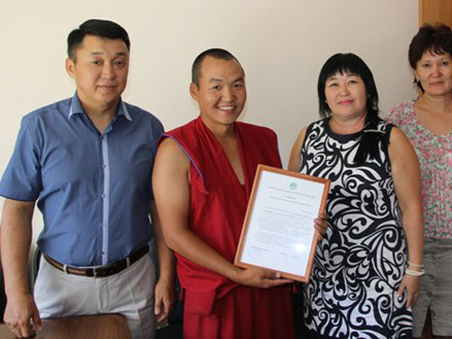 В Туве буддийский монах впервые получил официальное разрешение на занятие народной медициной