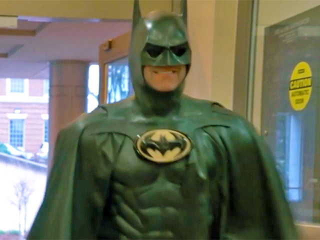 "Бэтмен" американского штата Мэриленд погиб в автокатастрофе. Леонард Робинсон, прославившийся своими благотворительными акциями, погиб во время попытки починить свой Бэтмобиль