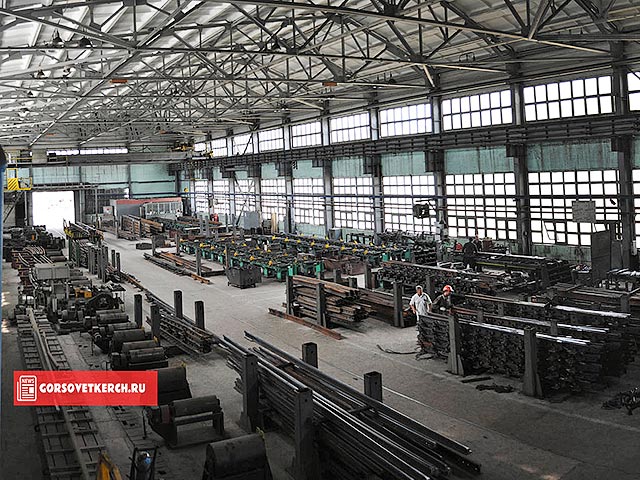 Рабочие "Керченского стрелочного завода" провели 19 августа предупредительную одночасовую забастовку, добиваясь повышения заработной платы, и угрожают бессрочной забастовкой