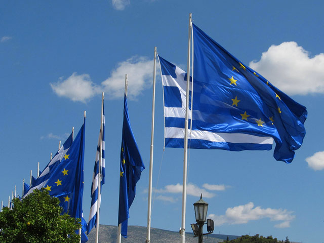 Европа одобрила трехлетнюю программу помощи Греции в объеме до 86 млрд евро