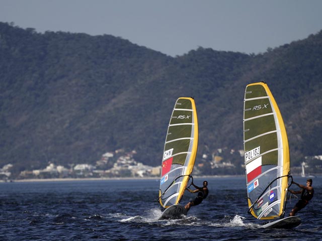 Корейский серфер отравился сточными водами в олимпийской бухте Рио