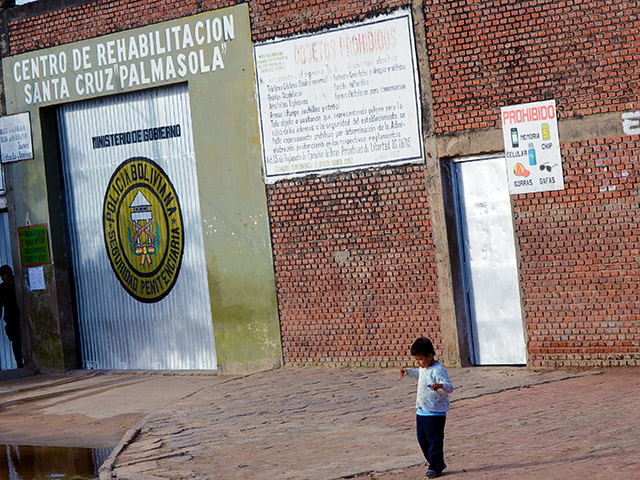 В Боливии в одной из тюрем с самыми суровыми условиями содержания около 500 заключенных объявили голодовку