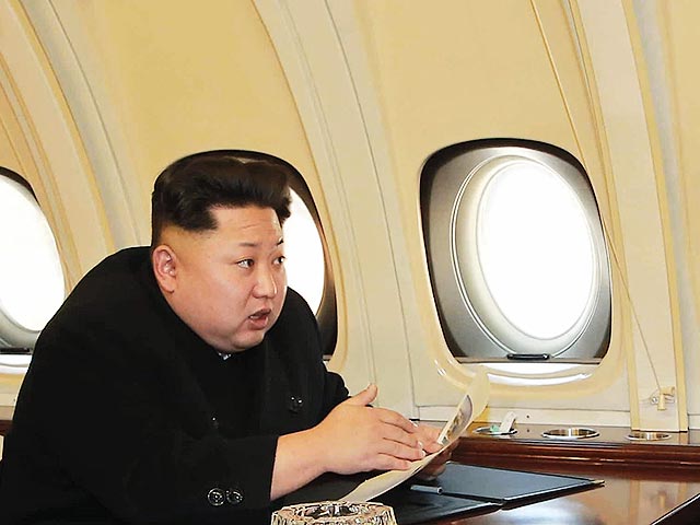 Ким Чен Ын, известный своей любовью к самолетам, решил ради удобства построить рядом со своими дворцовыми комплексами взлетно-посадочные полосы