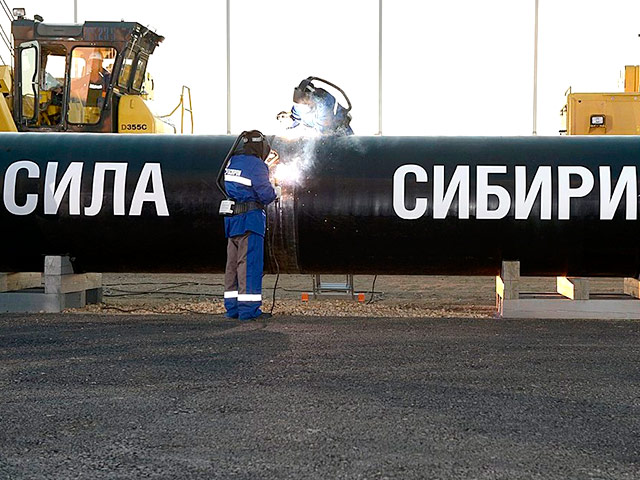 "Однако уже сейчас все больше моментов свидетельствуют о том, что проект века под названием "Сила Сибири", чью стоимость в "Газпроме" оценили в 55 млрд долларов, закончится фиаско - по крайней мере для России", - говорится в статье