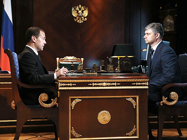 Дмитрий Медведев назначил президентом РЖД замминистра транспорта Олега Белозерова, курировавшего в ведомстве автодороги