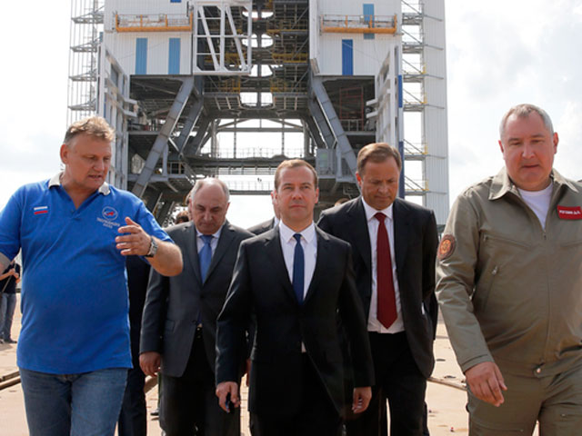 Премьер-министр Дмитрий Медведев 21 августа посетил строящиеся объекты космодрома Восточный в Амурской области
