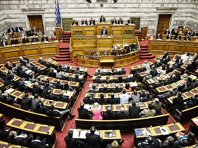 В греческом парламенте после заявления премьер-министра Алексиса Ципраса об отставке, на которую он пошел ради участия в досрочных выборах, образовался раскол в правящей коалиции СИРИЗА