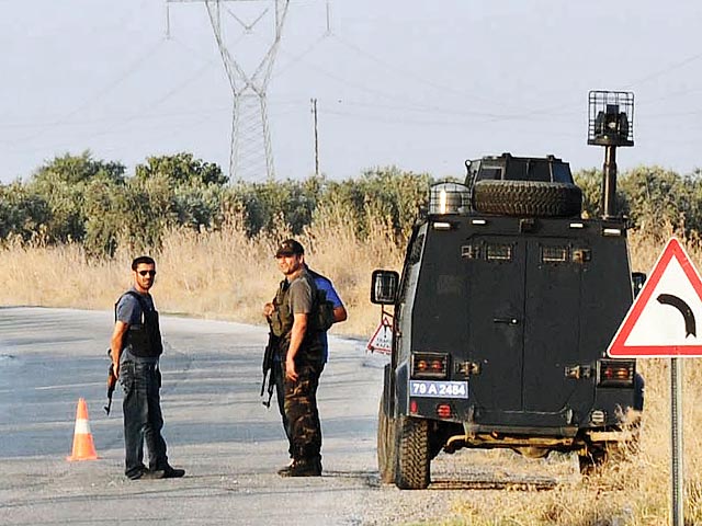 В Турции боевики похитили 11 таможенных инспекторов и их водителя